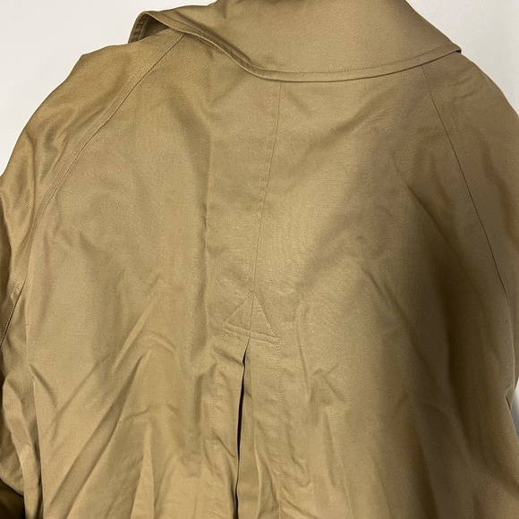 Vintage Burberrys Trench Coat with Wool Lining – Made in England – Classic Tan - Picture 4 of 8